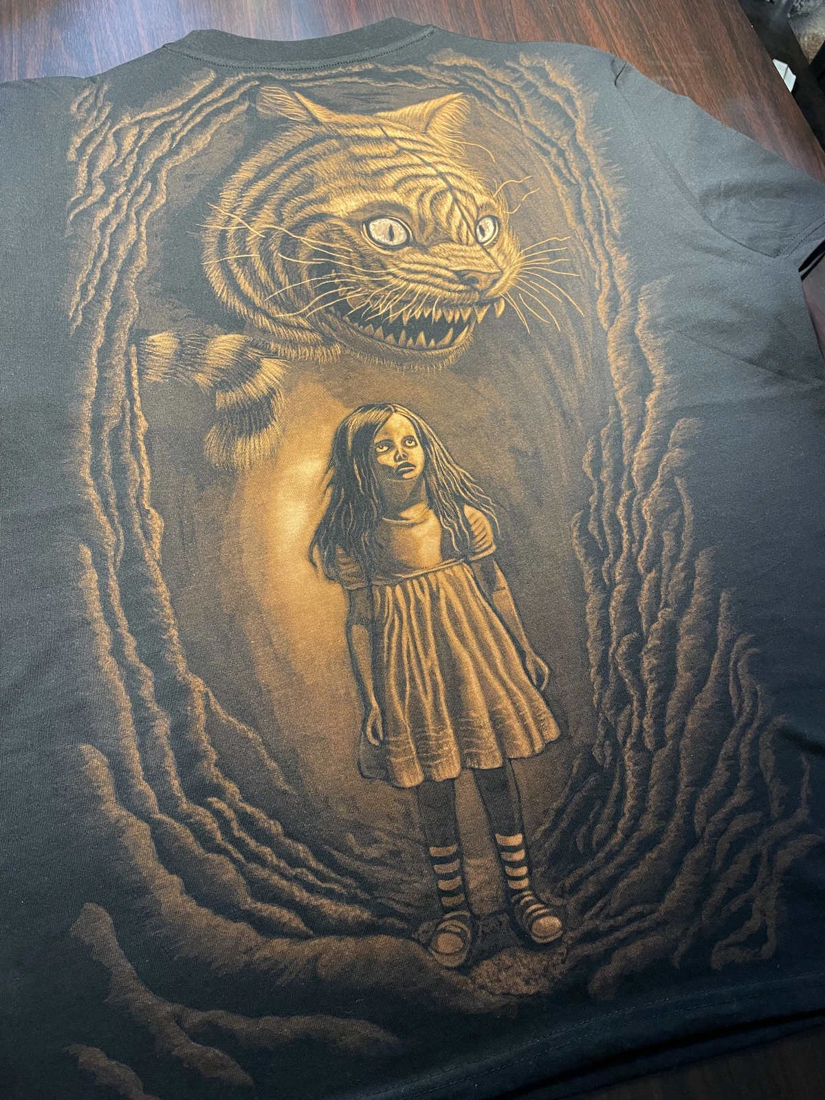 Fertige Bleach Art Kleidung getragen