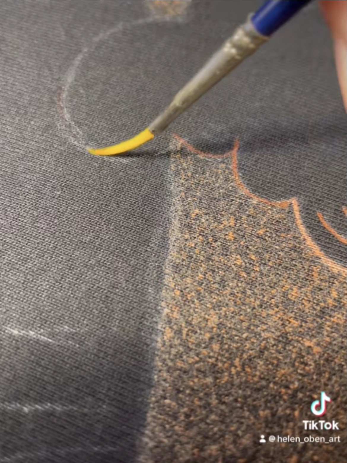 Erste Linien mit Bleach auf Stoff