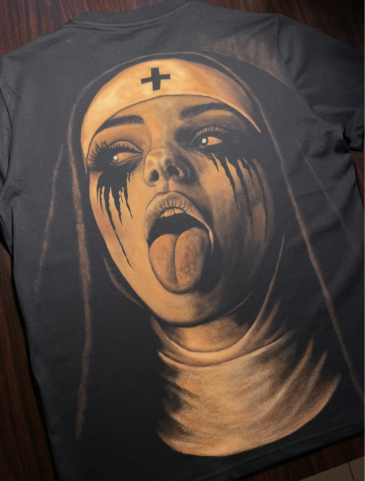 Gothic Bleach Art Design auf Kleidung