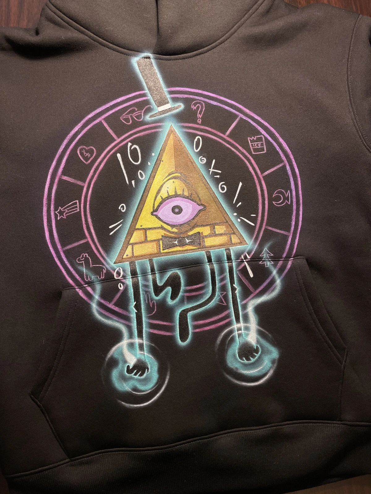 individuell handbemalter Hoodie mit Stofffarbe