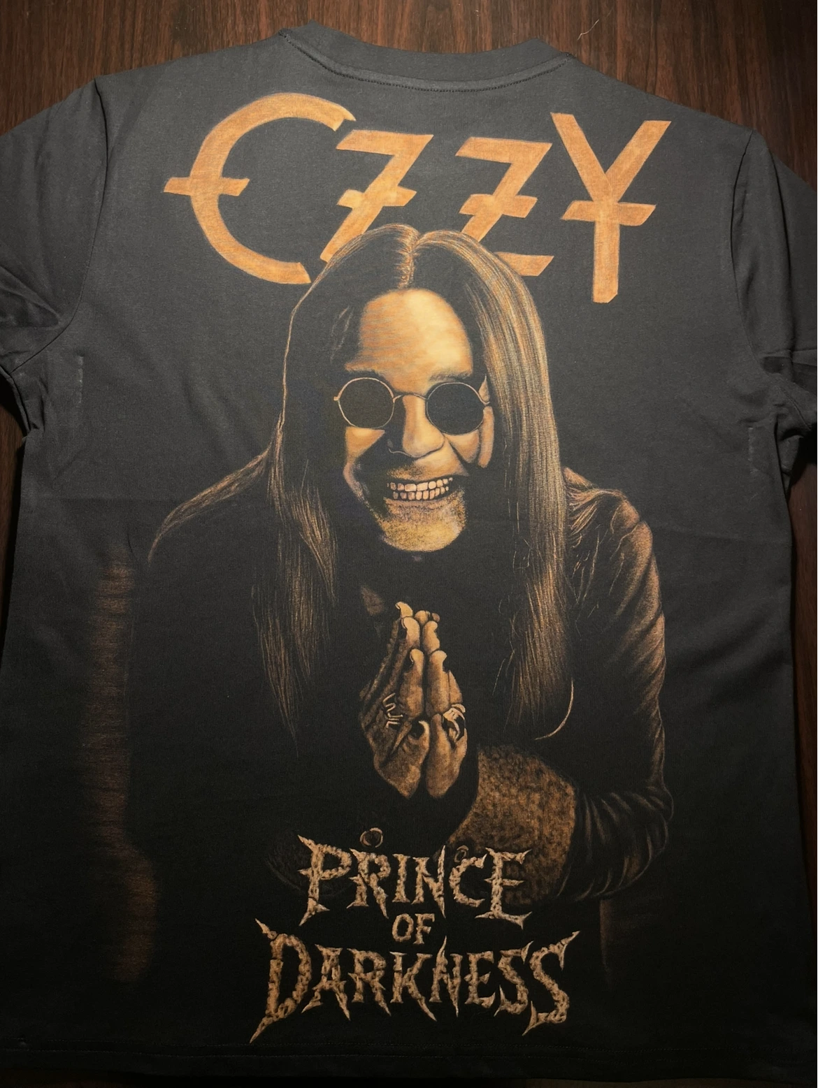 Porträt Bleach Painting auf schwarzem T-Shirt
