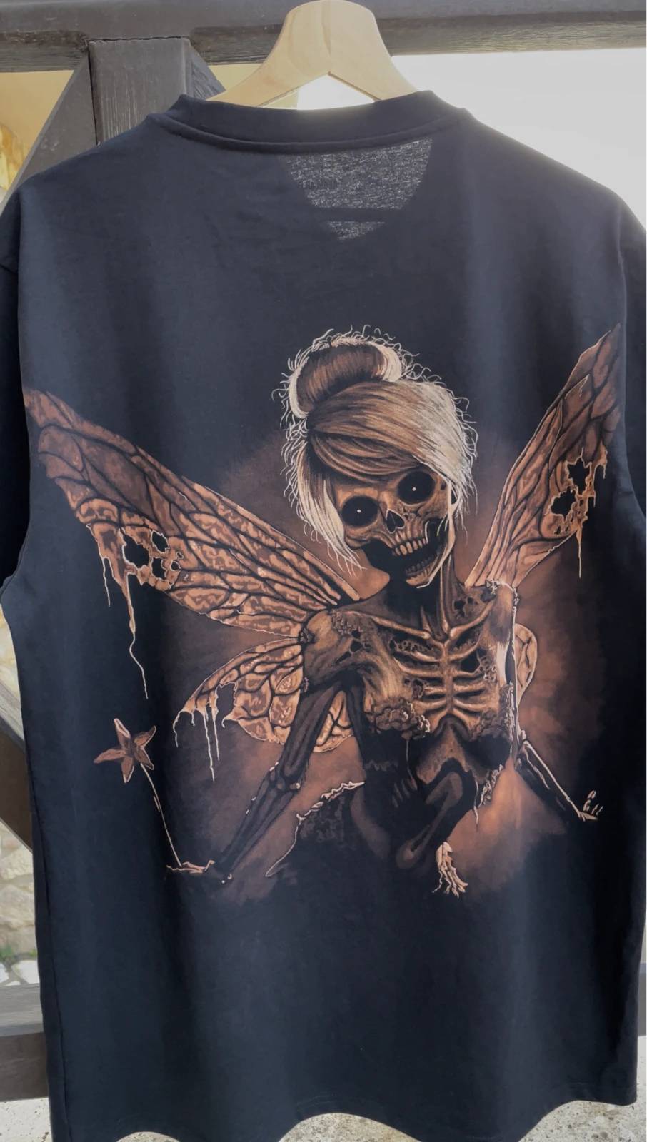 Gewaschenes fertiges bleach painted shirt