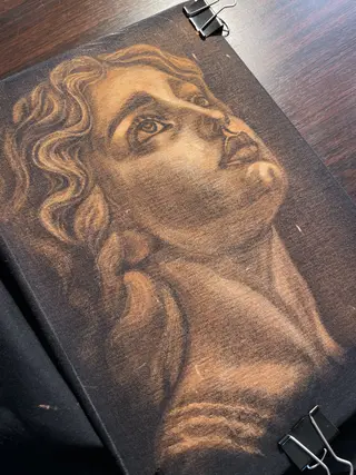 Bleach-Art-Illustration eines Engelsgesichts im gotischen Stil