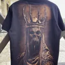Daylight video showing the raven skull bleach art design on the back of the t-shirt