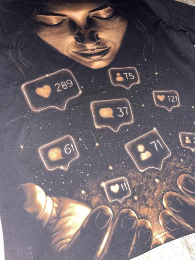 Detailreiches dystopisches Bleach Artwork mit Benachrichtigungs-Symbolen