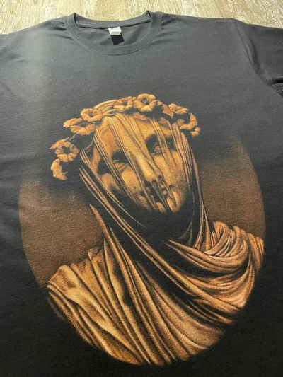 Detailreiches Veiled Vestal Virgin Bleach Art Design inspiriert von der Rafaelle Monti Skulptur