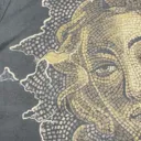 Close-up video showing mosaic bleach art details of the Venus de Milo illustration
