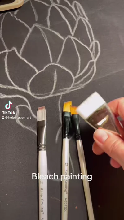 Artischocken Bleach Art auf Stoff in Bandtechnik – botanischer Designprozess