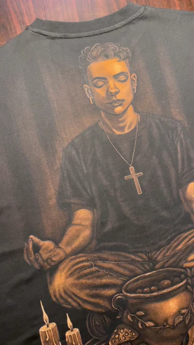 Okkulte Séance Bleach Art auf schwarzem T-Shirt – dunkles Ritual Design