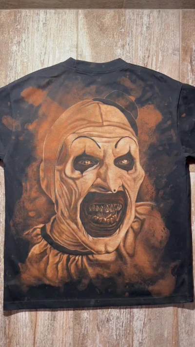 Terrifier-T-Shirt – Art the Clown auf Vorder- und Rückseite