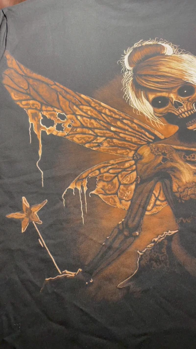 Tinkerbell Skelett Bleach Art auf schwarzem T-Shirt – dunkles Feen Design