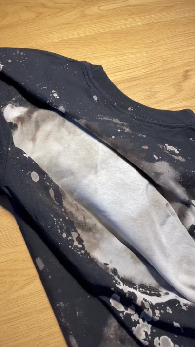 Video showing the creation of a hand-painted Marilyn Manson bleach art T-shirt